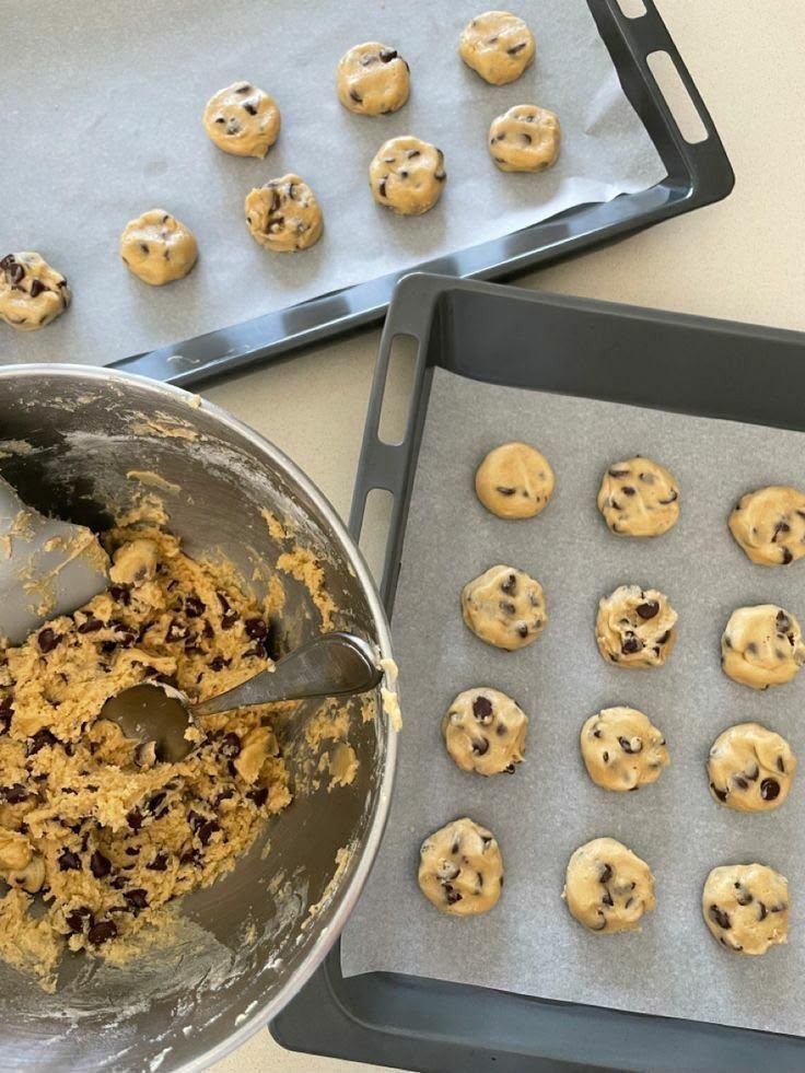Cookies con chip de chocolate recién horneadas