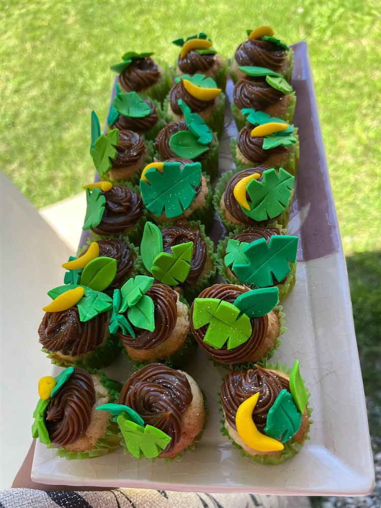 Mini cupcakes con decoración tropical